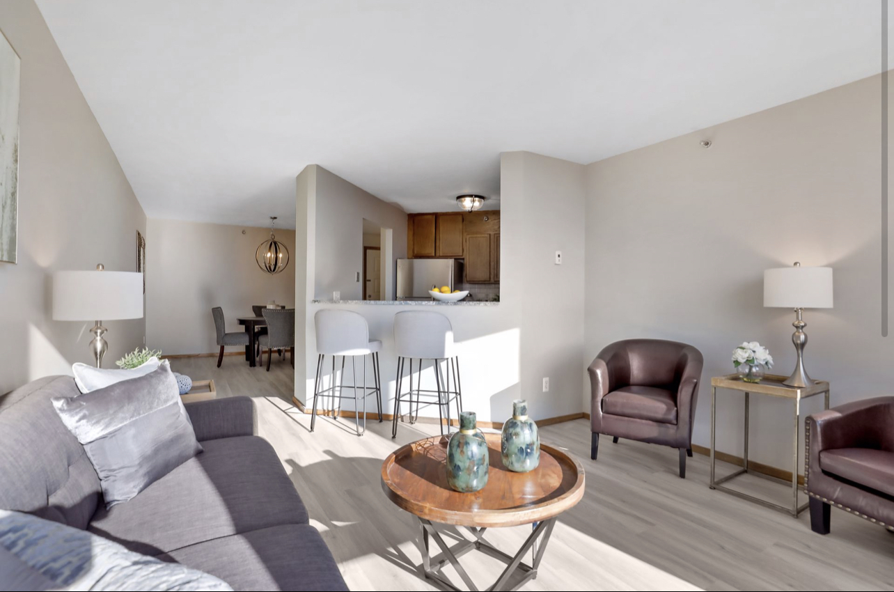 Living and kitchen area